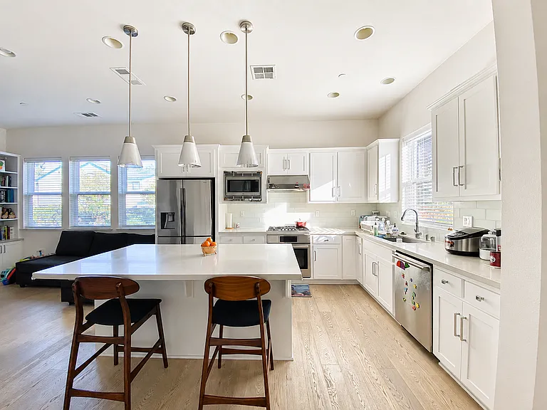 192 Athena Ct — Photo 10