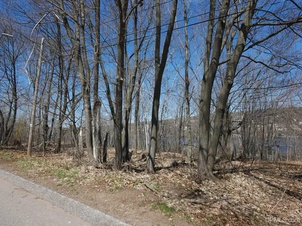 19 W Douglass Ave #20-W, Houghton, MI 49931