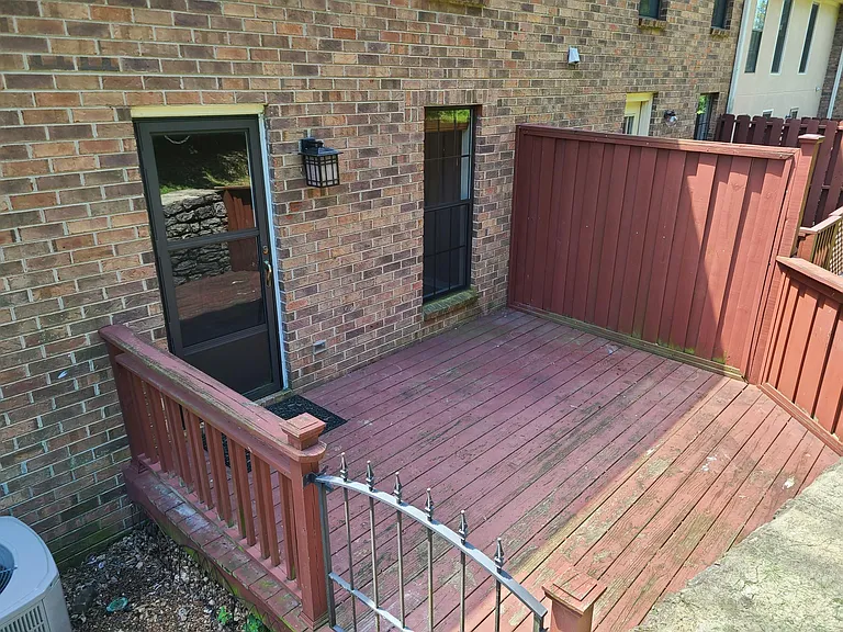 100 Villa View Ct — Photo 24
