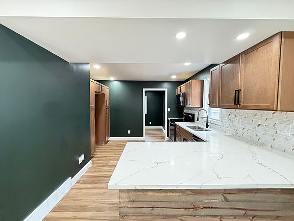 5th image of 1129 8th Ave S