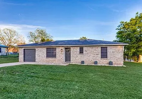 128 Wayman Dr — Photo 1