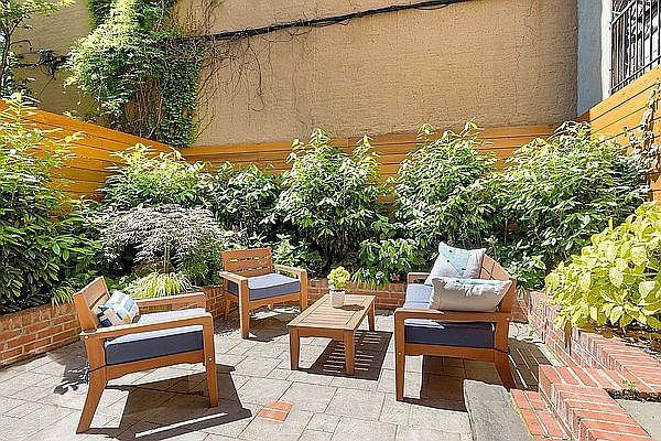 1st image of 362 De Graw St #1