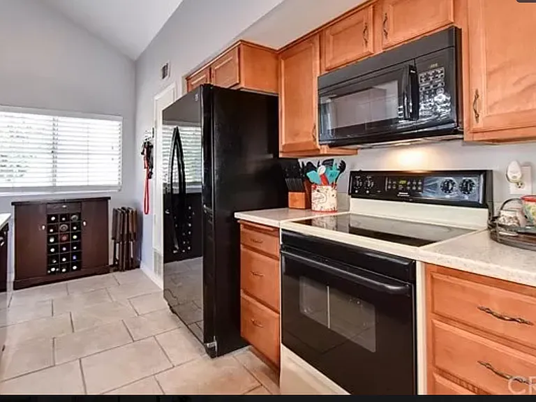 12555 Euclid St #30 — Photo 10