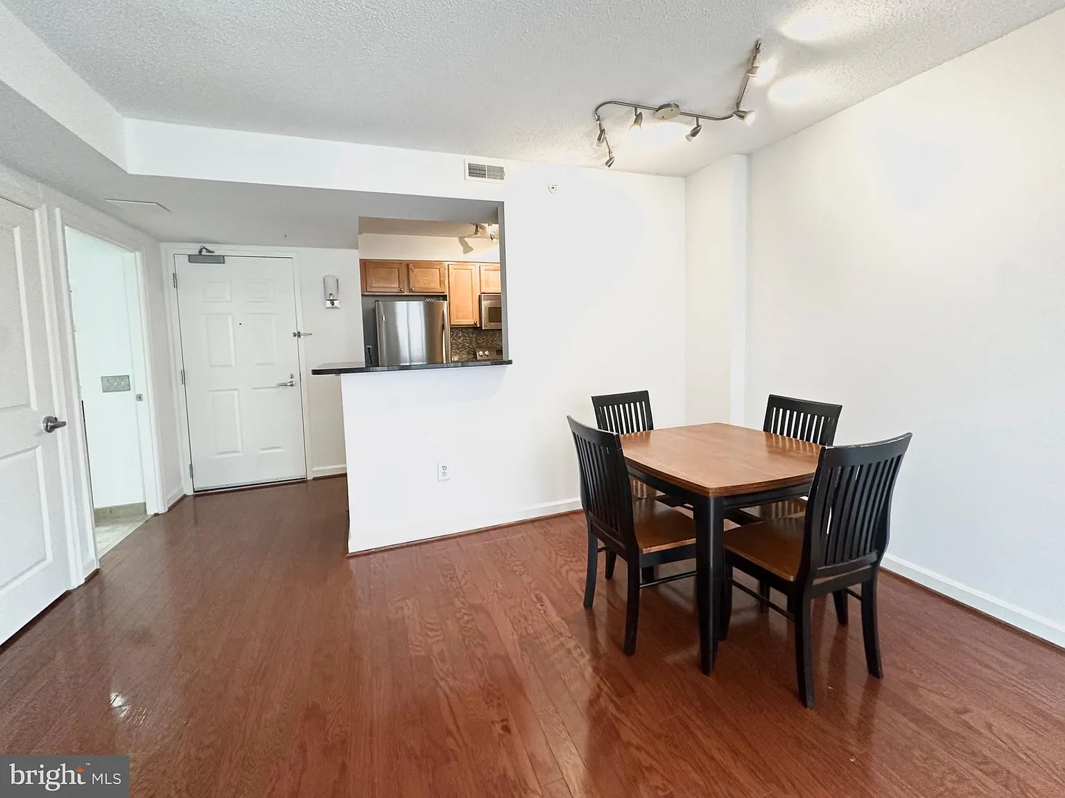 1 bed, 1.0 bath, 615 sqft, $2,500 — Photo 2