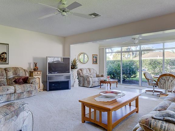 5th image of 300 Harbour Dr APT A