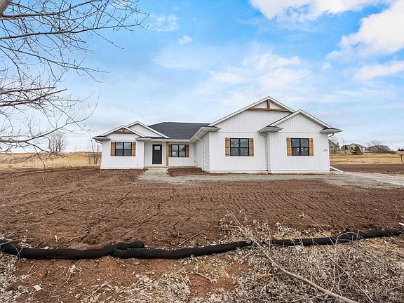 3rd image of W173 Meadow Ridge Trl