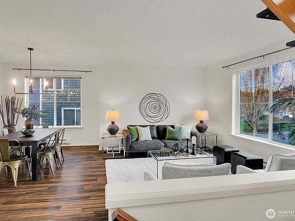 3rd image of 7004 Holly Park Drive S