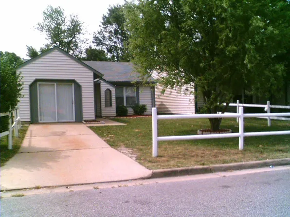 1640 Mill Oak Dr, Virginia Beach, VA 23464