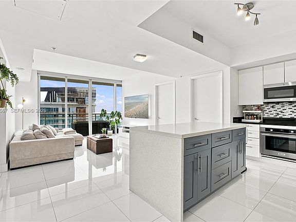4th image of 92 SW 3rd St APT 4904
