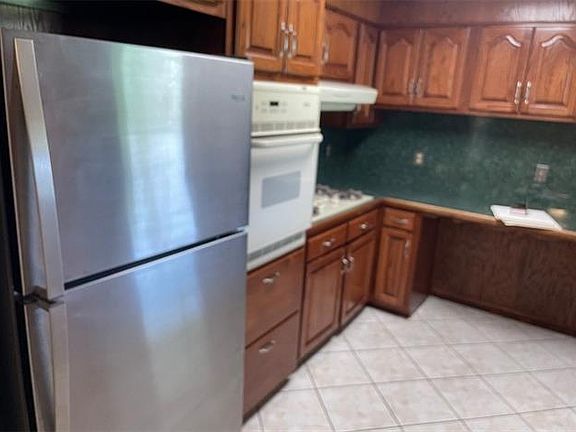 3rd image of 520 Avenue H