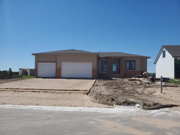 1201 W Lakeway Ct, Andover, KS 67002