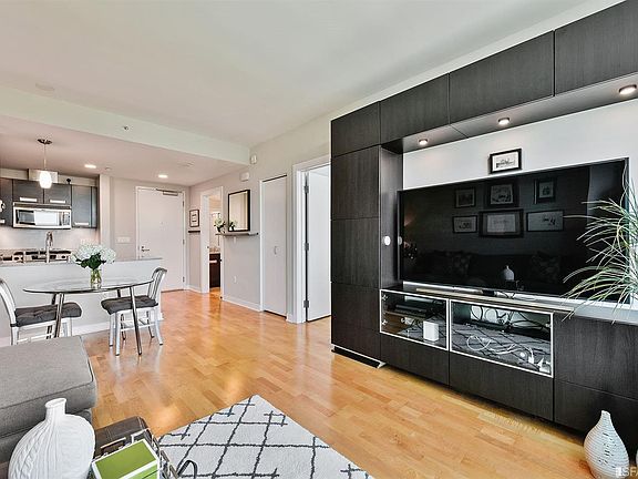 4th image of 300 Berry St Unit 1409