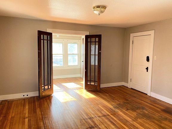 3rd image of 18 E 6th Ave APT 4