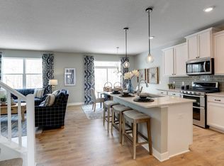 1651 Oak Creek Dr, Chaska, MN 55318