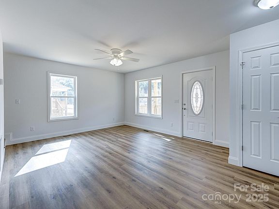 4th image of 127 Quinn Hill Ln #102