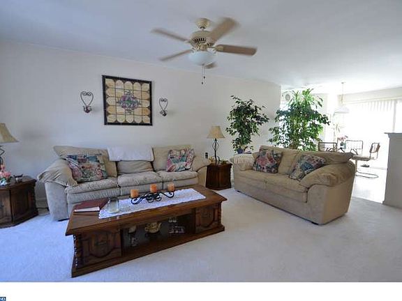 3rd image of 75 Chambord Dr