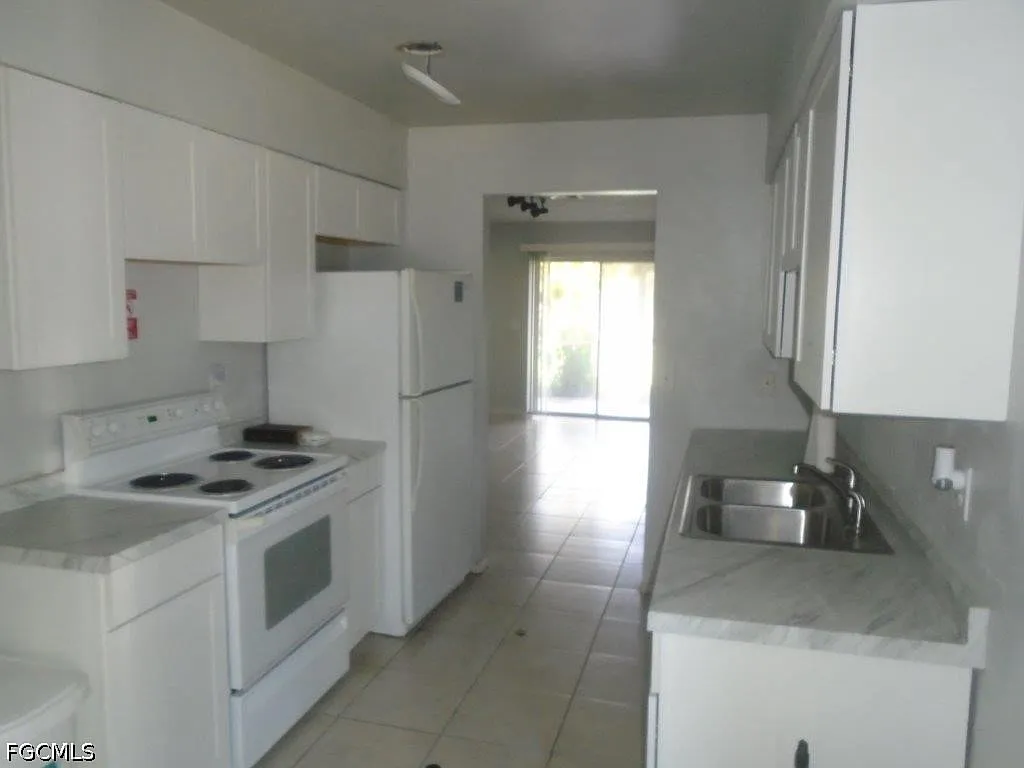 2 bed, 2.0 bath, 1955 sqft, $1,350 — Photo 3