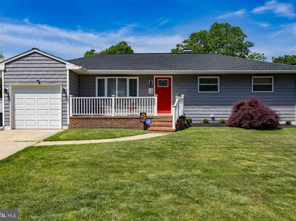 17 Shell Turn, Hamilton, NJ 08690