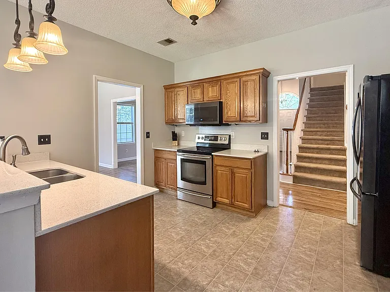 102 Adthan Cir — Photo 11