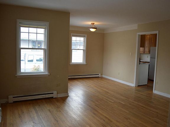 3rd image of 441 Pearl St