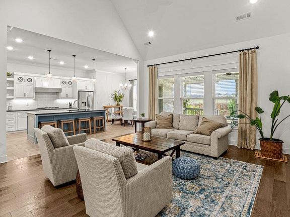 4th image of 1050 Elizabeth Dr
