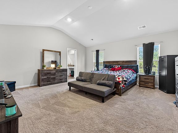 3rd image of 111 Sundew Rd