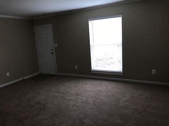 5th image of 331 S Chesire Ct