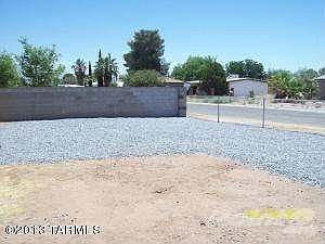 Front enclosed yard