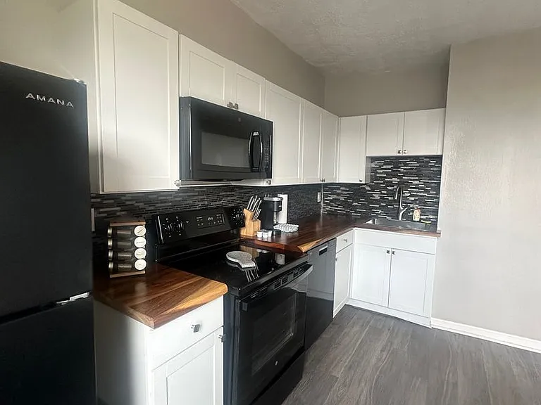4901 Friendship Ave. — Photo 92