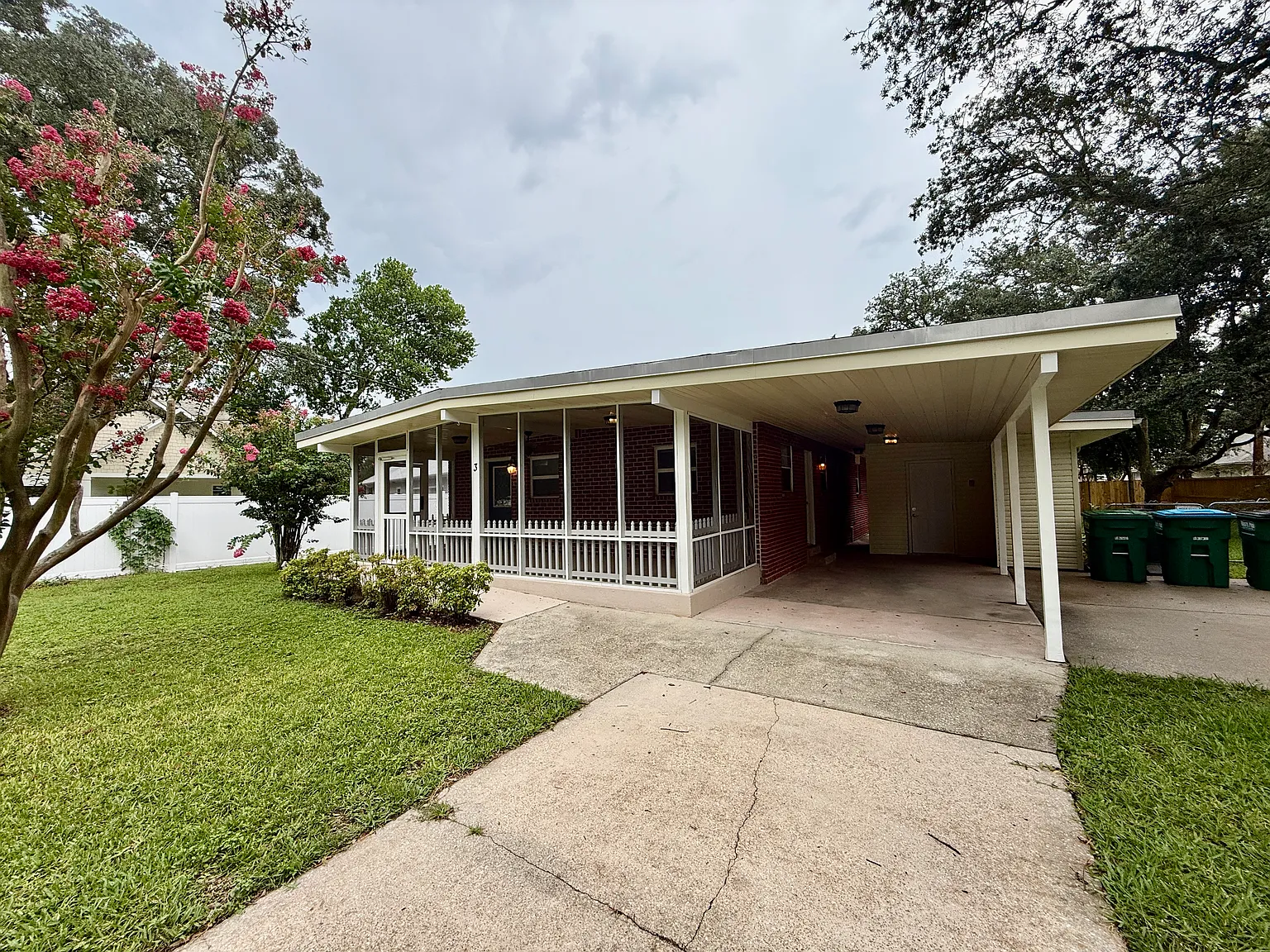 Gulf Breeze Proper Charmer — Photo 3