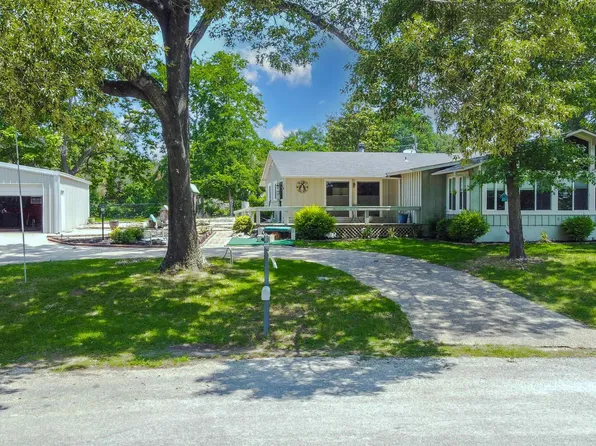 22205 Lounette Dr, Frankston, TX 75763