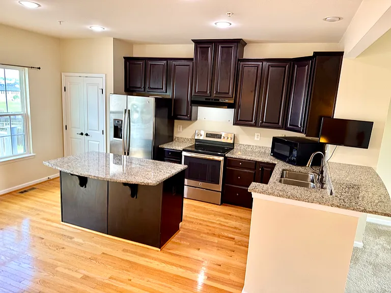 163 Moul Ave - Kitchen with Breakfast Bar Counter