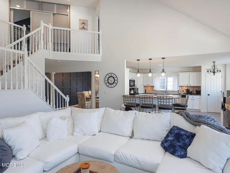 11 Peaksail Dr — Photo 6