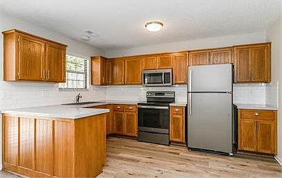3rd image of 24 Wallingford Dr