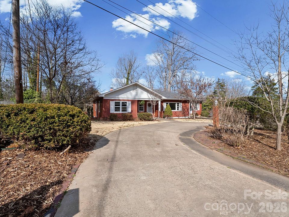 1st image of 204 Fernwood Dr