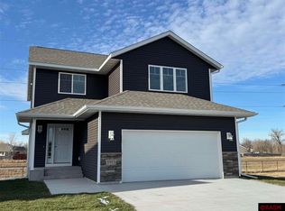 1913 Bluestem Dr, Mankato, MN 56001
