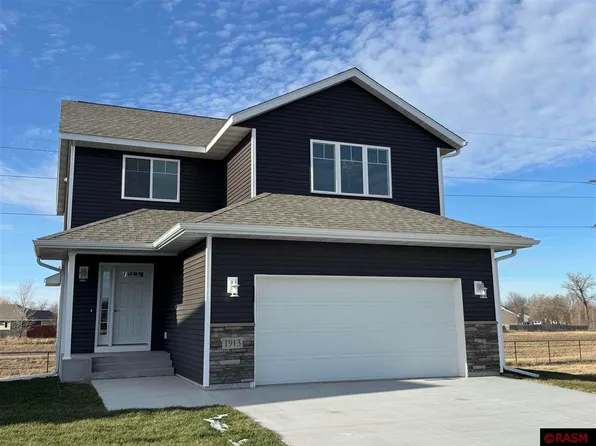 1913 Bluestem Dr, Mankato, MN 56001