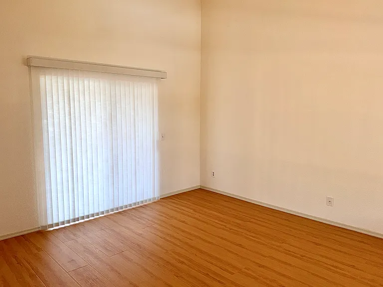 Parkwood Court Apartments — Photo 14