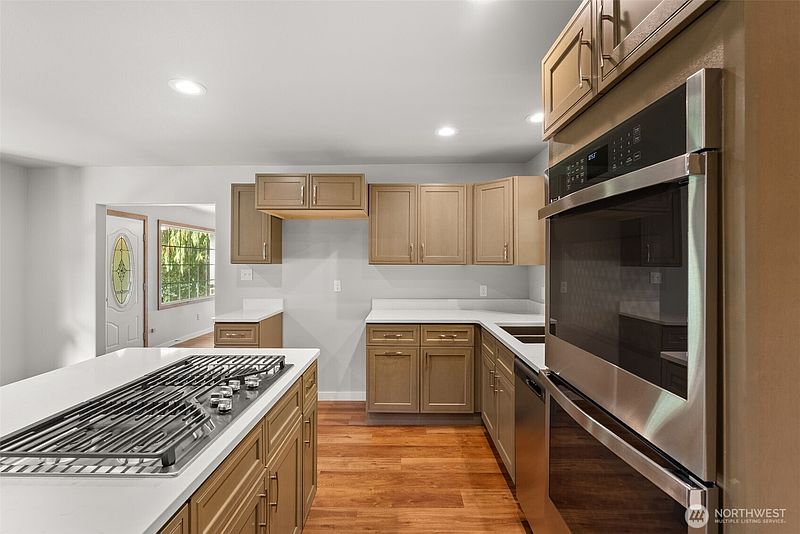 3rd image of 259 10 Tooley Rd