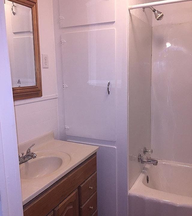2nd image of 105 N Saint Clair St