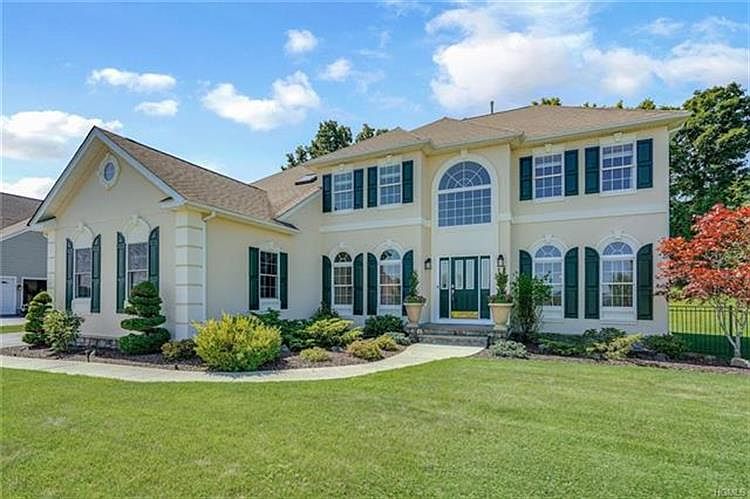 1st image of 31 Deangelis Dr