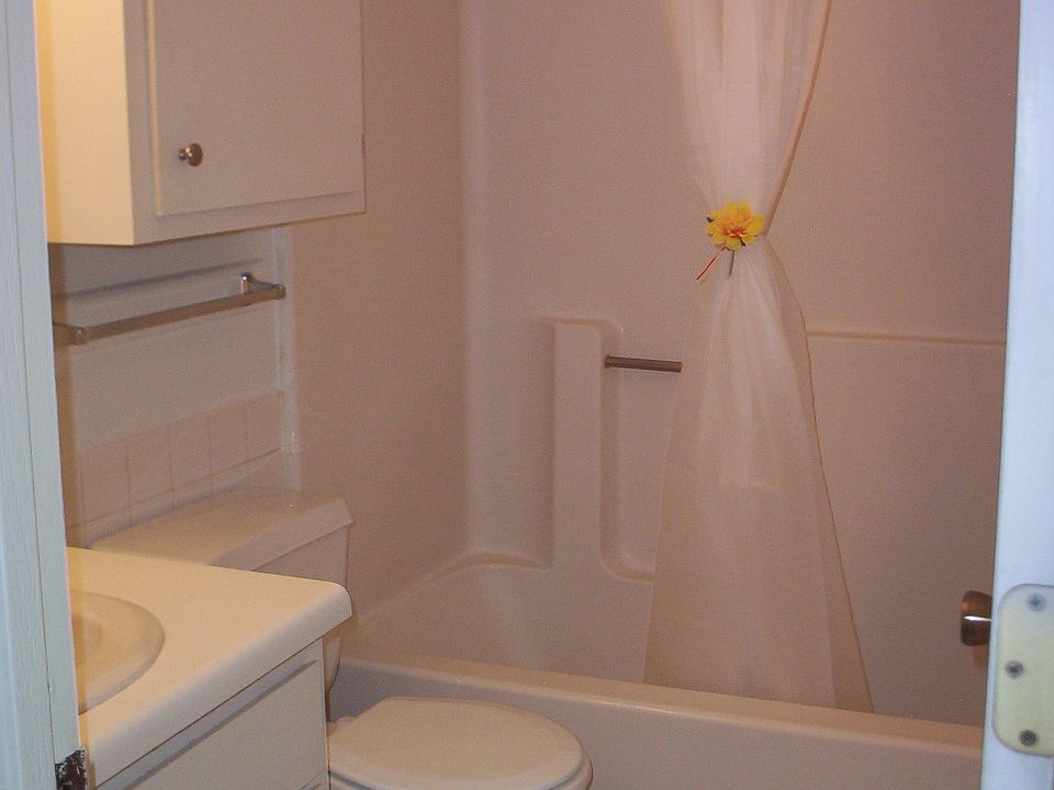 2nd image of 761 E Anamosa St