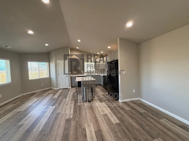 153 S Stardust Cir — Photo 3