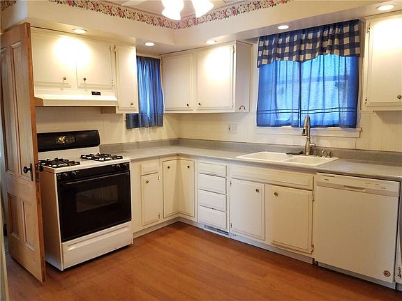 2nd image of 67 Dunning Ave