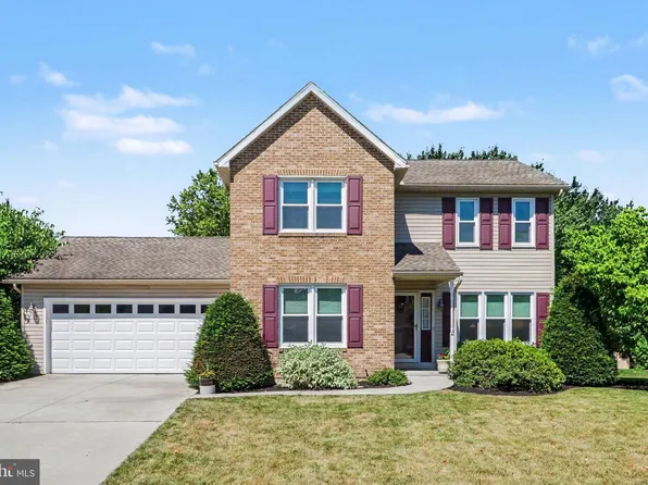 37 Royal Palm Dr, Mechanicsburg, PA 17050