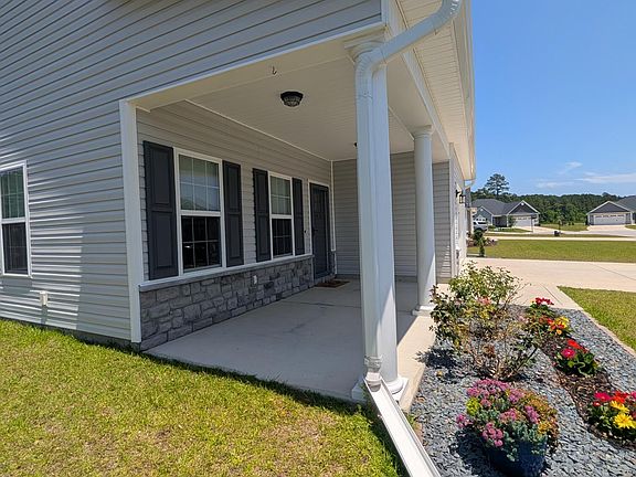 3rd image of 475 Worsley Way