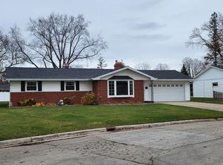 1798 Chateau Dr, Green Bay, WI 54304