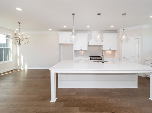 virginia-beach-virginia-402647318 picture