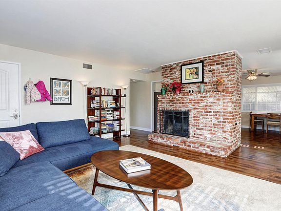 5th image of 2912 Emerald Ct