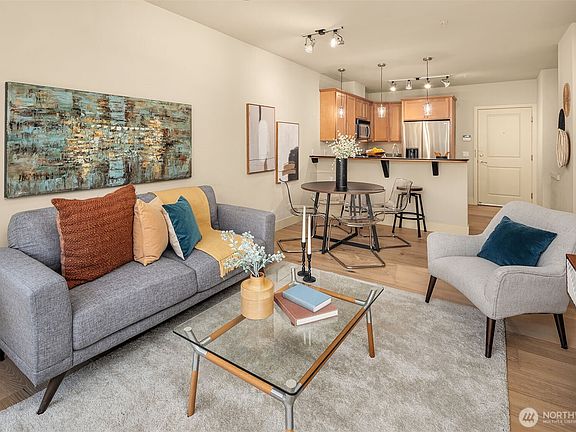 4th image of 410 NE 70th Street #204